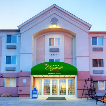 MCM Elegante Suites Отели рядом с достопримечательностью «Сад богов»