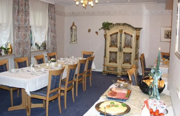 阿勒布羅迪特旅館