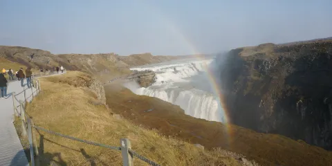 冰島 黃金旅遊圈+秘密潟湖+火山口湖+追極光一日遊 小巴接送