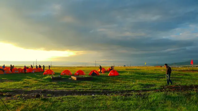 Sunrise Sightseeing at Qinghai Lake