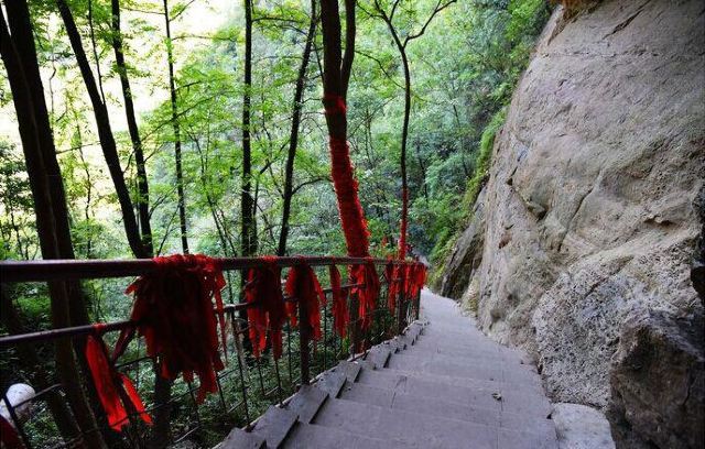 Zhongfeng Cave