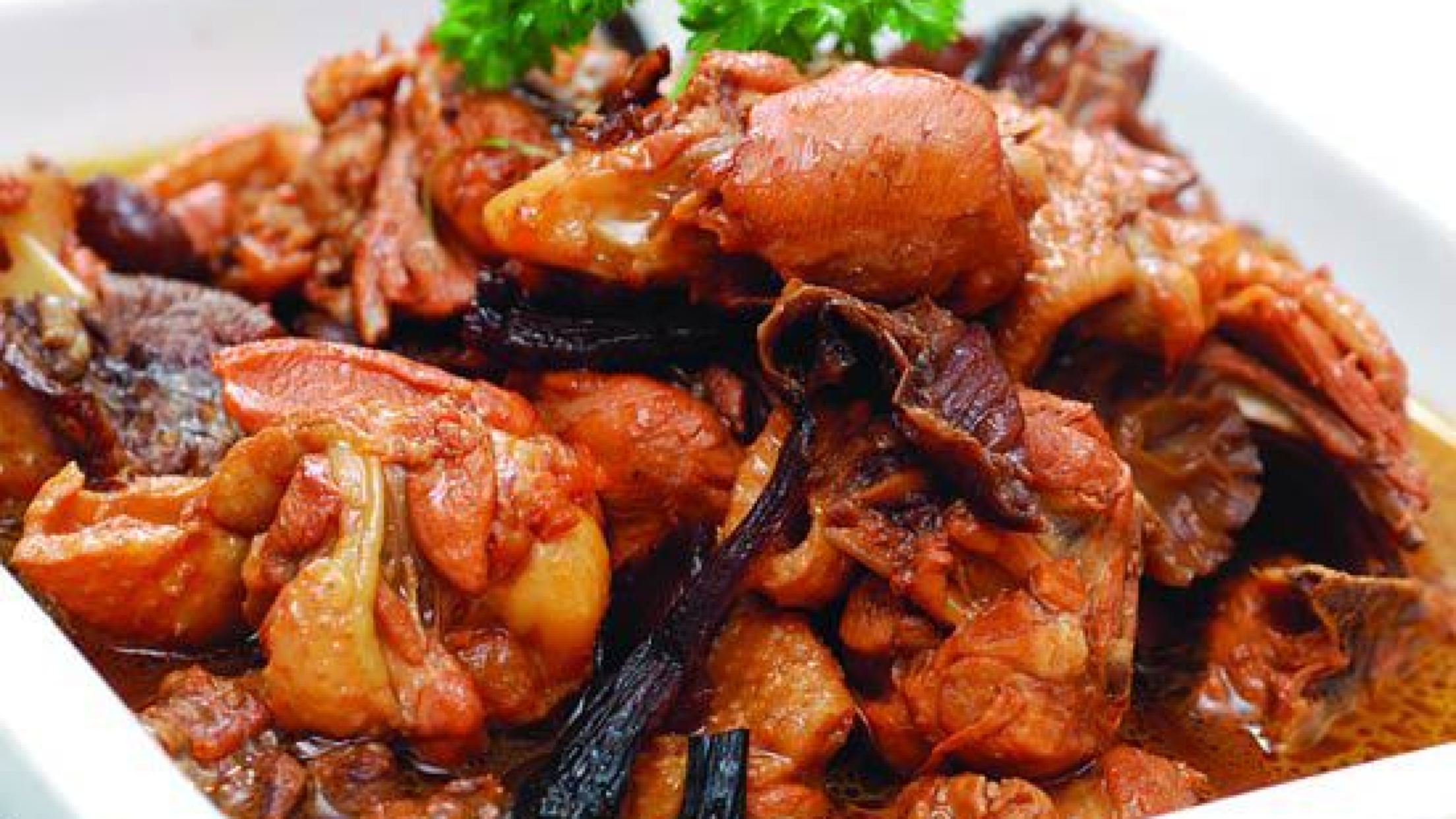 抢地主石锅鸡私房菜馆(万事达名苑店)