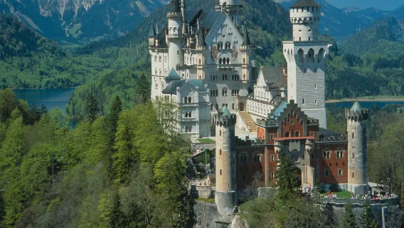 One-day tour to Neuschwanstein Castle + Linderhof Palace in Munich, Germany [Luxury small group tour with guide commentary]