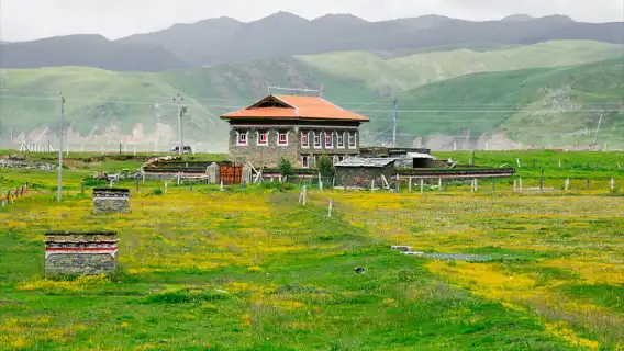 ทัวร์ส่วนตัว 9 วันจากแชงกรี-ลาแห่งสุดท้ายสู่เขตอนุรักษ์ธรรมชาติย่าติงและคามทิเบต: เขตอนุรักษ์แพนด้าปี้เฟิงเสีย, เมืองเก่าฉางหลี, อำเภอคังติ้ง, ภูเขาศักดิ์สิทธิ์สามลูกต้าวเฉิง