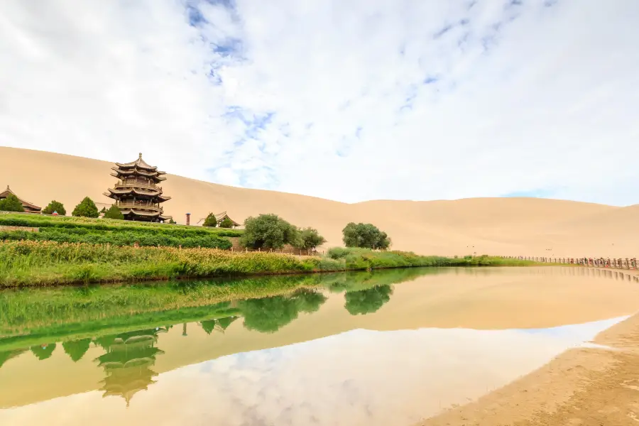 Mingsha Mountain Crescent Spring