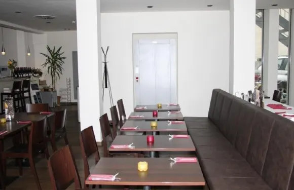 波傑布拉迪藝術酒店