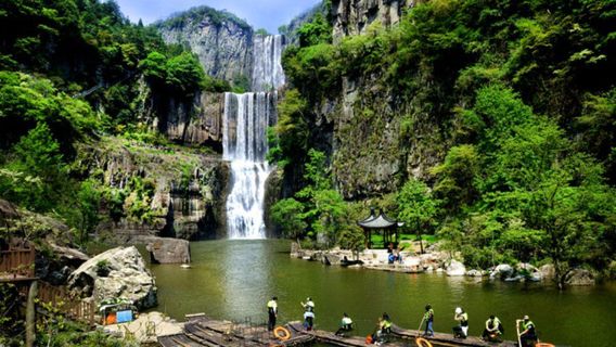 Liu Bowen's Hometown Scenic Area Baizhangji Fall