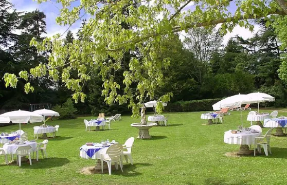 熱納奧迪爾酒店