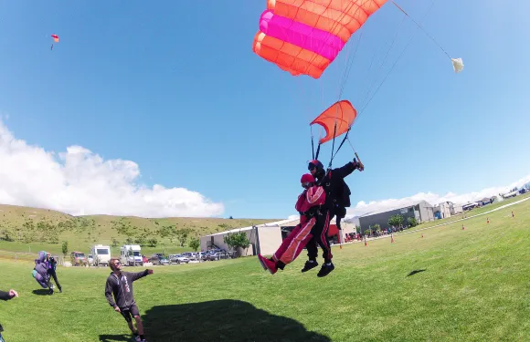 NZONE高空跳傘公司15000 英尺的體驗大小同價