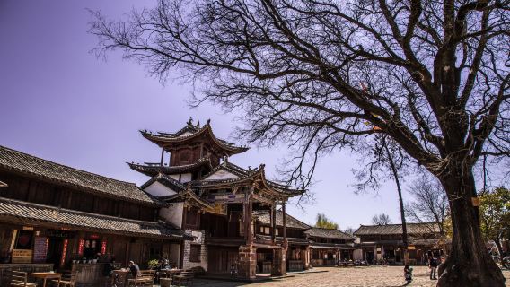 Ciudad antigua de Shaxi, Jianchuan, Dali: experimente una vida a un ritmo lento donde el tiempo parece detenerse en esta antigua ciudad del té y los caballos.