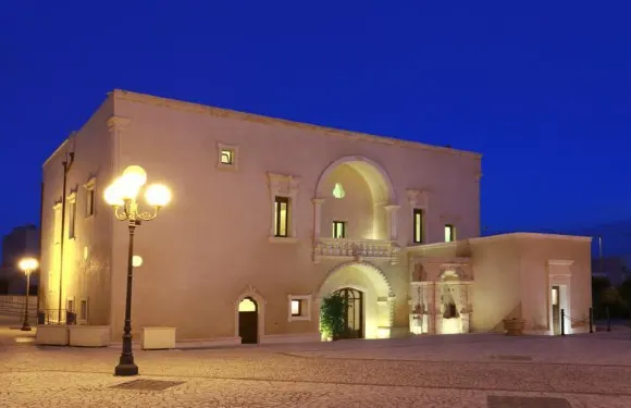 卡西娜拉霍家庭旅館