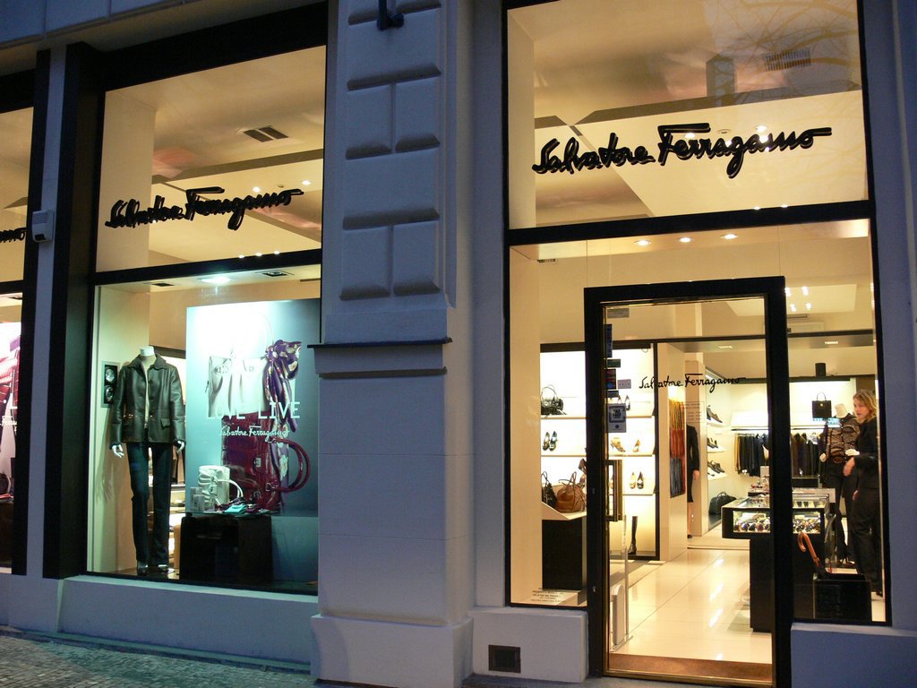 Outlet ferragamo discount los angeles