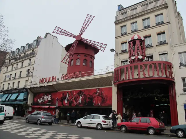Paris Cabaret Show