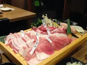 我那霸豚肉店