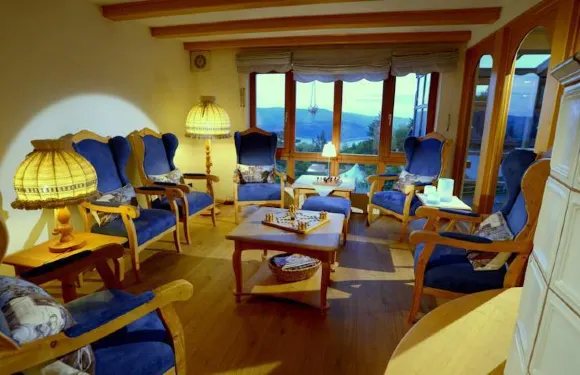 艾德西麗城加尼生態及套房酒店