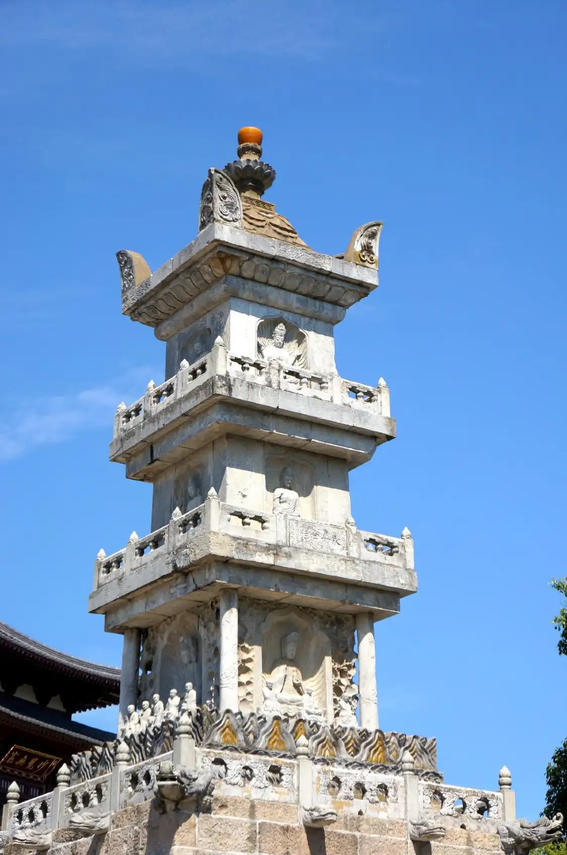 Hotels near Putuoshan Duobao Tower