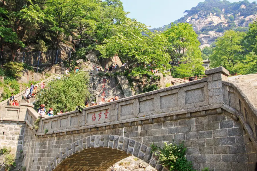 雲步橋