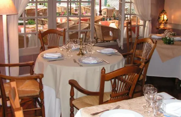 亨利四世餐廳酒店