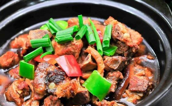 黄焖鸡米饭(小溪塔店)