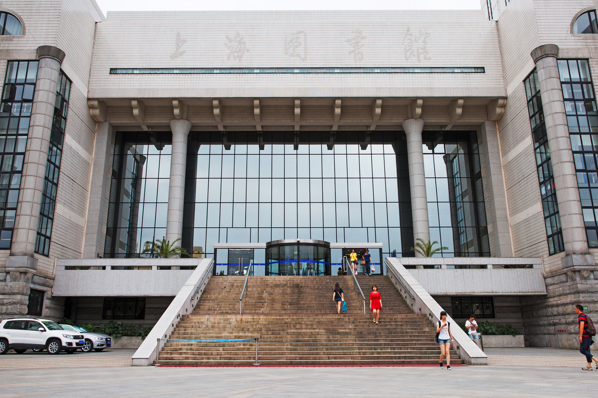 Hotels near Shanghai Library