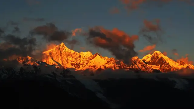 Sunrises in Deqin