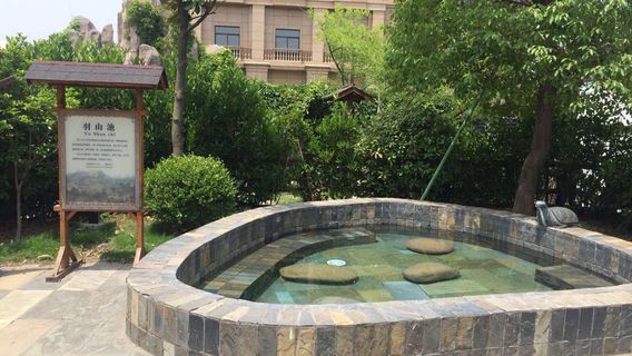 Yijia Outdoor Hot Spring Hotel
