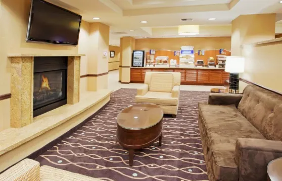 智選假日套房酒店鹽沼 - 堪薩斯城NE