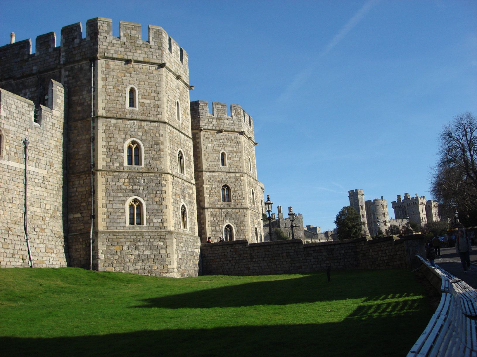 Windsor Castle + The Roman Baths in Bath + Stonehenge (admission ticket included)|Thursday/Saturday (Chinese)