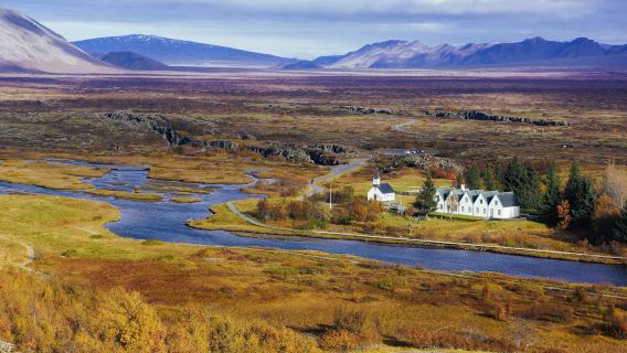 Excursion d'une journée en petit groupe au Cercle d'or d'Islande, au lac du cratère et à la ferme de tomates Iceland Horse. Transfert aller-retour