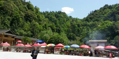 堯上仡佬族文化村