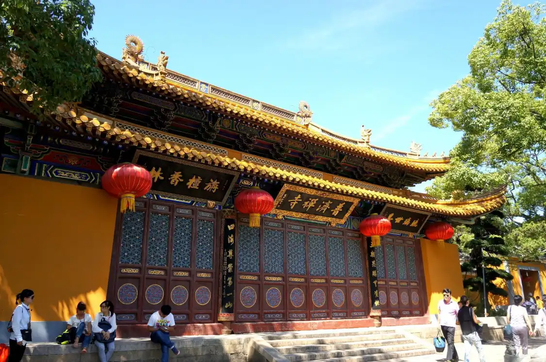 Hotels near Puji Temple