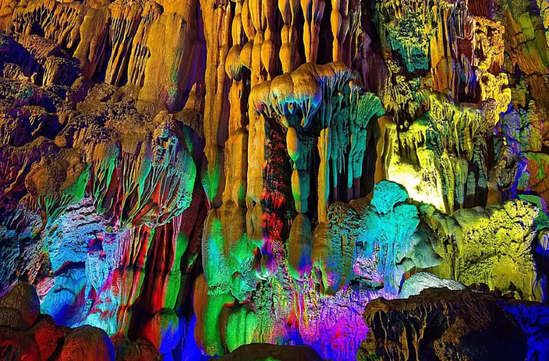 Hotels near Reed Flute Cave