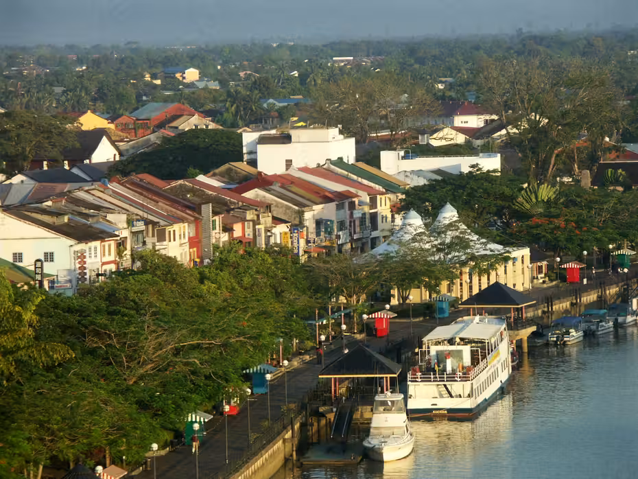 Flüge ${{cityDName}} Kuching