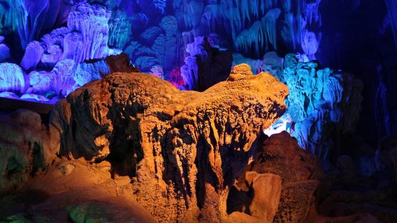 Tour privato di 1 giorno a Guilin: Monte Xianggong, fiume Li, grotta del flauto di canna e spettacolo "Impressione di Liu Sanjie"
