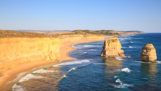 メルボルン トゥエルブ アポストルズ + ポート キャンベル桟橋 + ギブソン ステアーズ + ベイ オブ アイランズ + 洞窟 + ロック アード グランド キャニオンの日帰りツアー