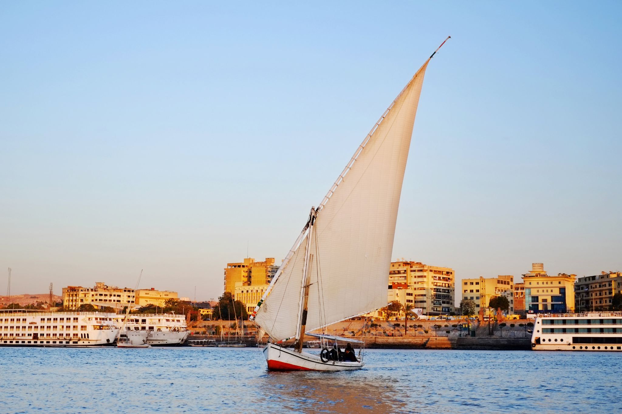 埃及開羅尼羅河帆船半日遊【市區酒店接送|阿斯旺/樂蜀/開羅三地可選|三角帆船日落遊