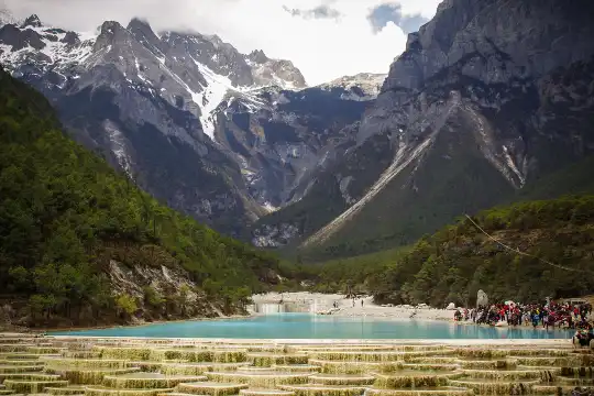 Hotels near Baishuihe River