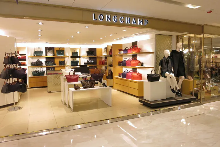 Shopping itineraries in Longchamp in February updated in 2024