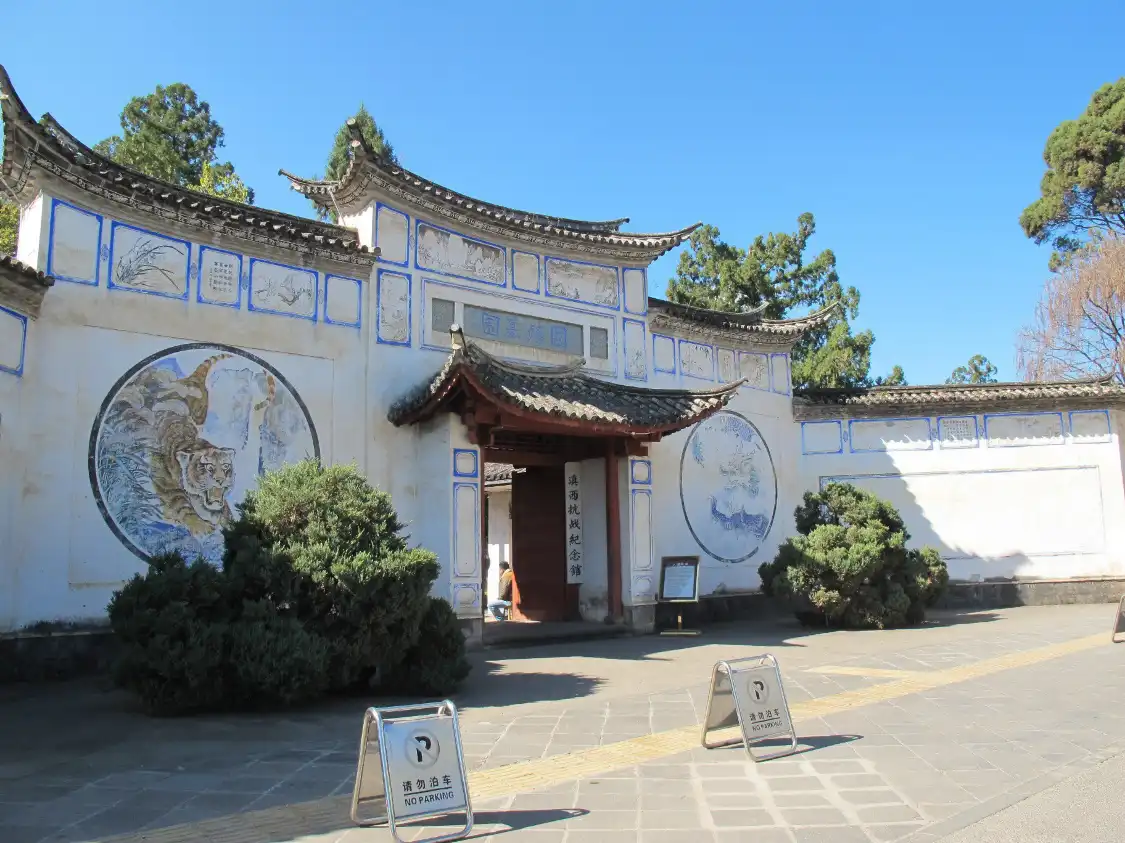 Các khách sạn gần National Memorial Cemetery