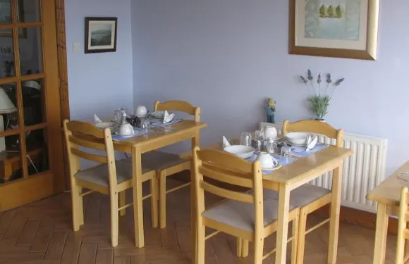 丁格爾港之夜酒店