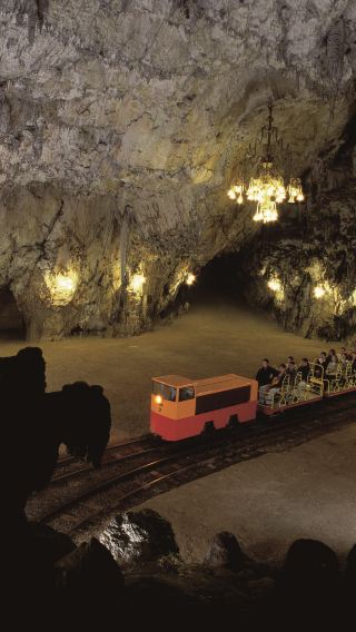 Postojnska caves + Predjama castle (Jackie Chan filming location) [departure guaranteed for two, bookable for one person]