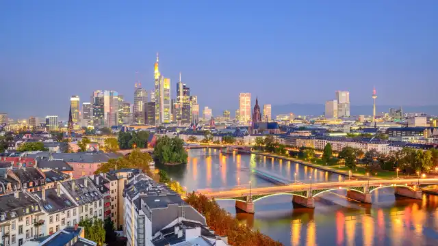 Hotels near Main River