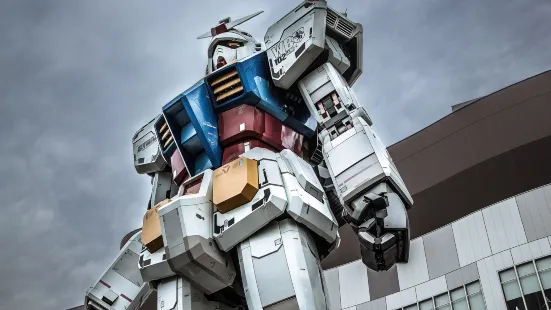 Unicorn Gundam Statue