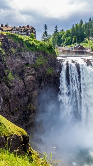 Snoqualmie Falls and Leavenworth Day Tour