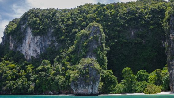 Krabi Red Island Half Day Tour | Free desserts and drinks | Lunch and coconut | Beach chairs | Snorkeling equipment and towels