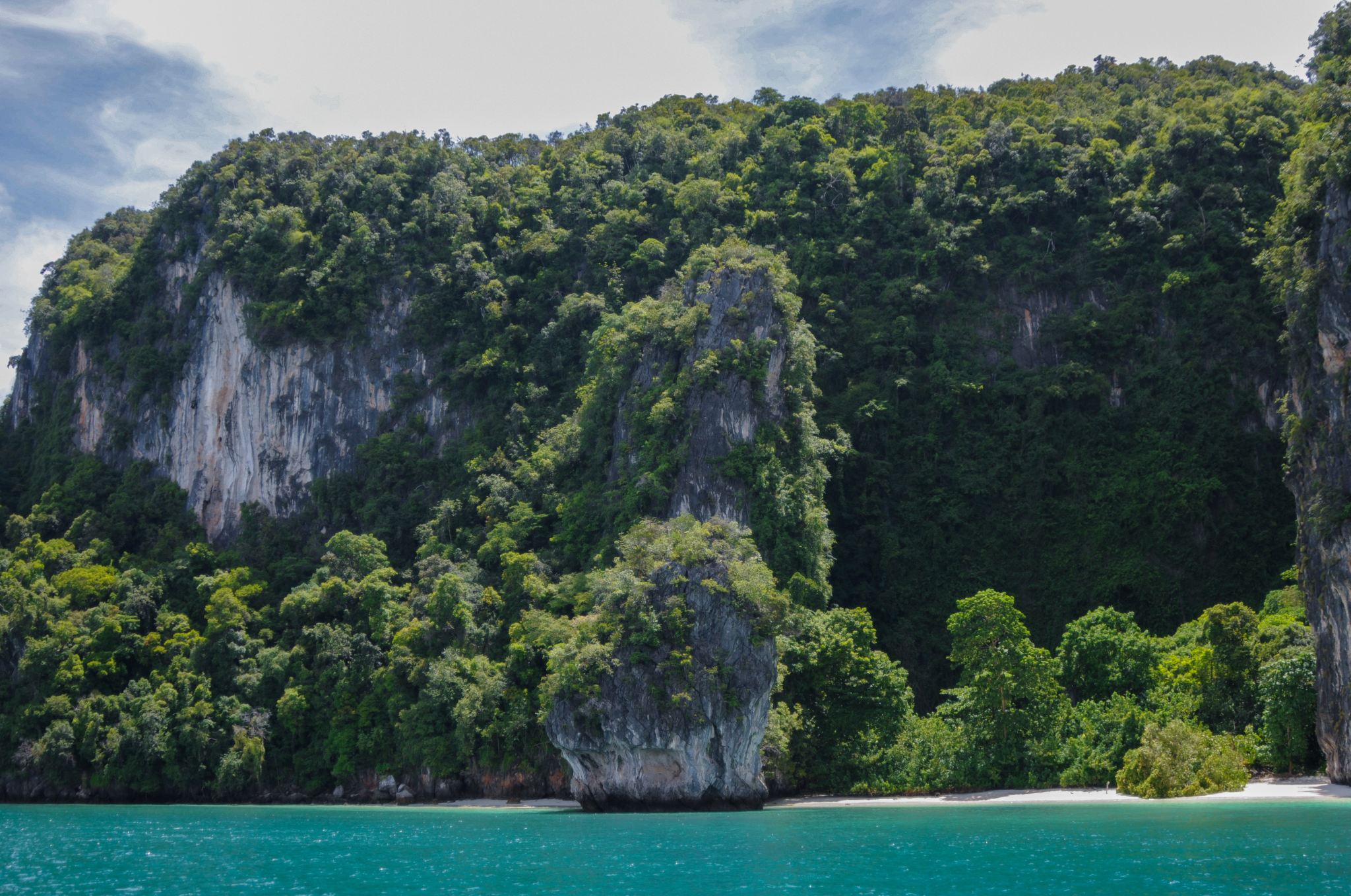 Tour giornaliero a mezza giornata a Krabi Red Island con dolci e bevande in omaggio, pranzo e cocco, sdraio e attrezzatura per lo snorkeling con asciugamano