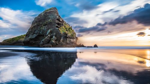 Piha Beach