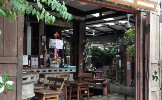 Sabaidee Santhitham Restaurant and Pub