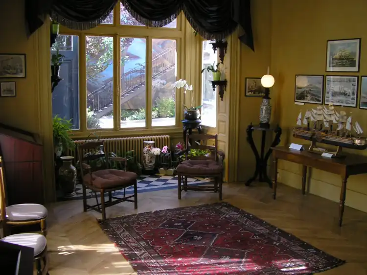 Hotels near Jules Verne House