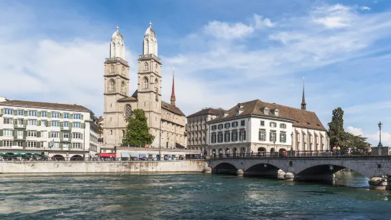 one-day tour of Lake Zurich, Old Town Zurich, and Zurich Cathedral in Switzerland [guide Tour]